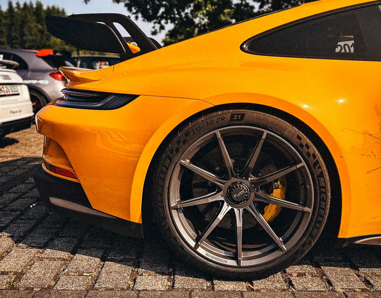 Image of an IPE MFR-02 Magnesium Wheel fitted to a Porsche